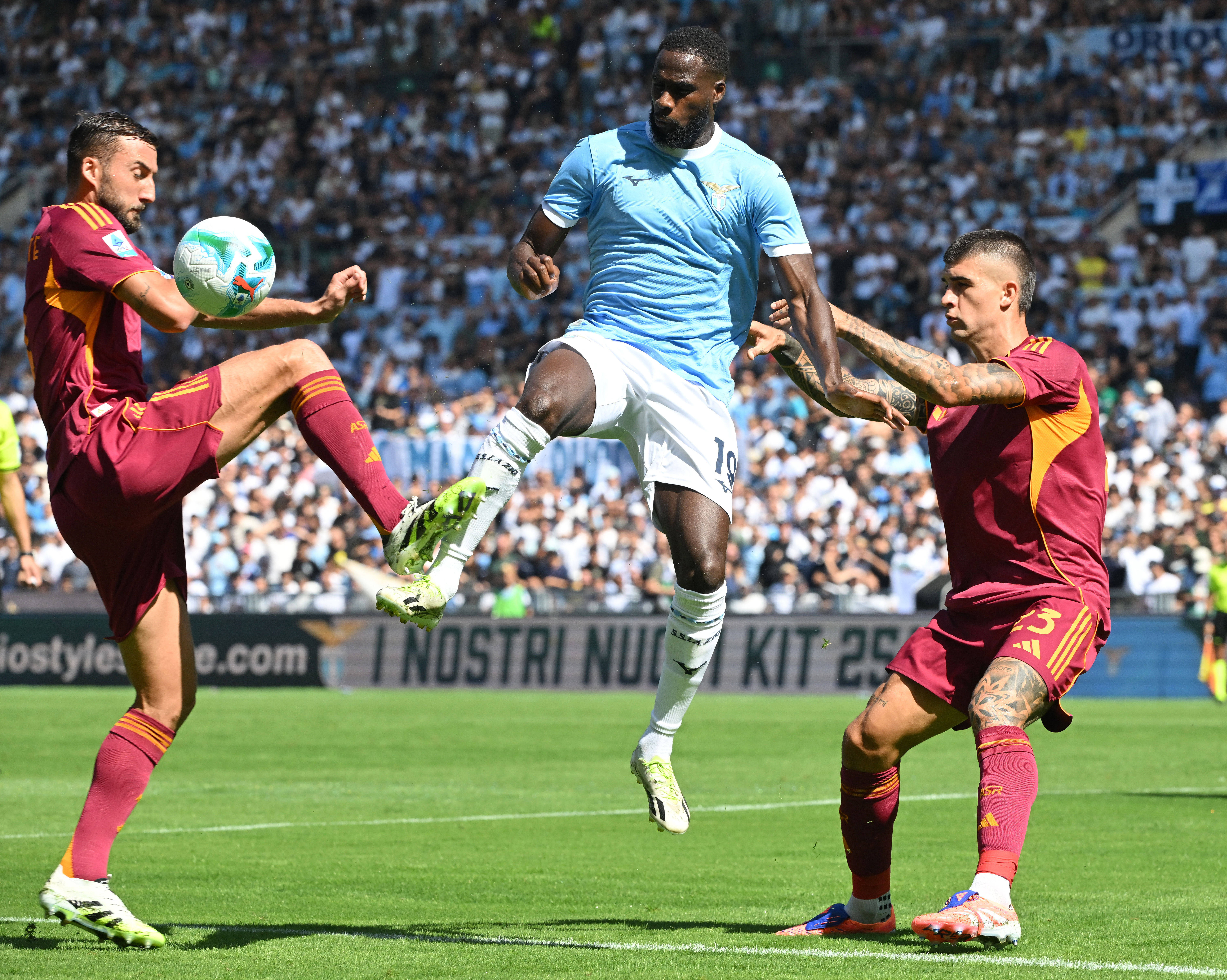 （体育）足球——意甲：罗马胜拉齐奥