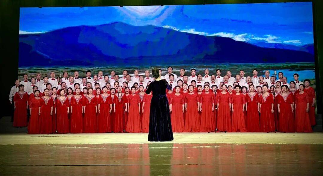 庆祝兵团社会体育指导员协会成立迎新春晚会上演