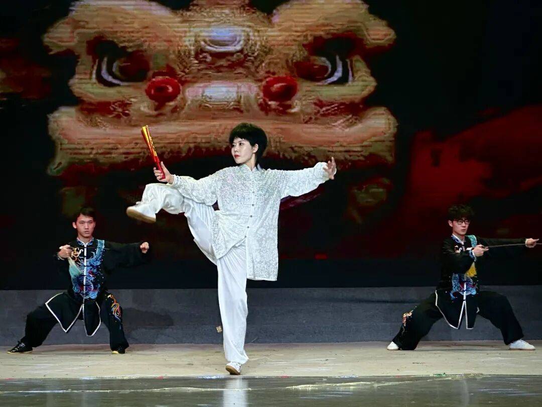 庆祝兵团社会体育指导员协会成立迎新春晚会上演