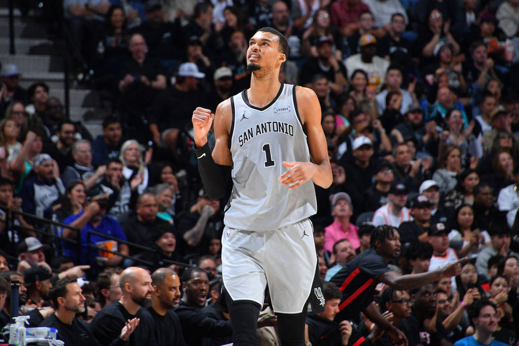 NBA｜赢下“德州内战”，谁能阻止文班亚马