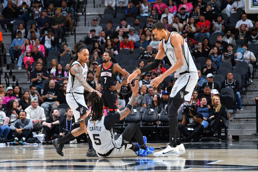 NBA｜赢下“德州内战”，谁能阻止文班亚马